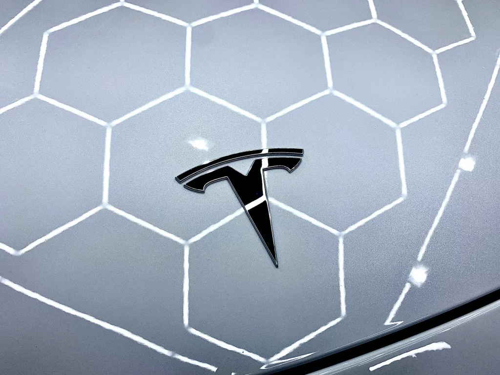 Detailing Tesla en France
