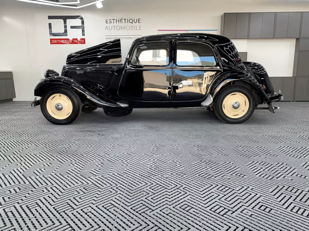 Restauration voiture ancienne Citroën Traction 11BL noir uni